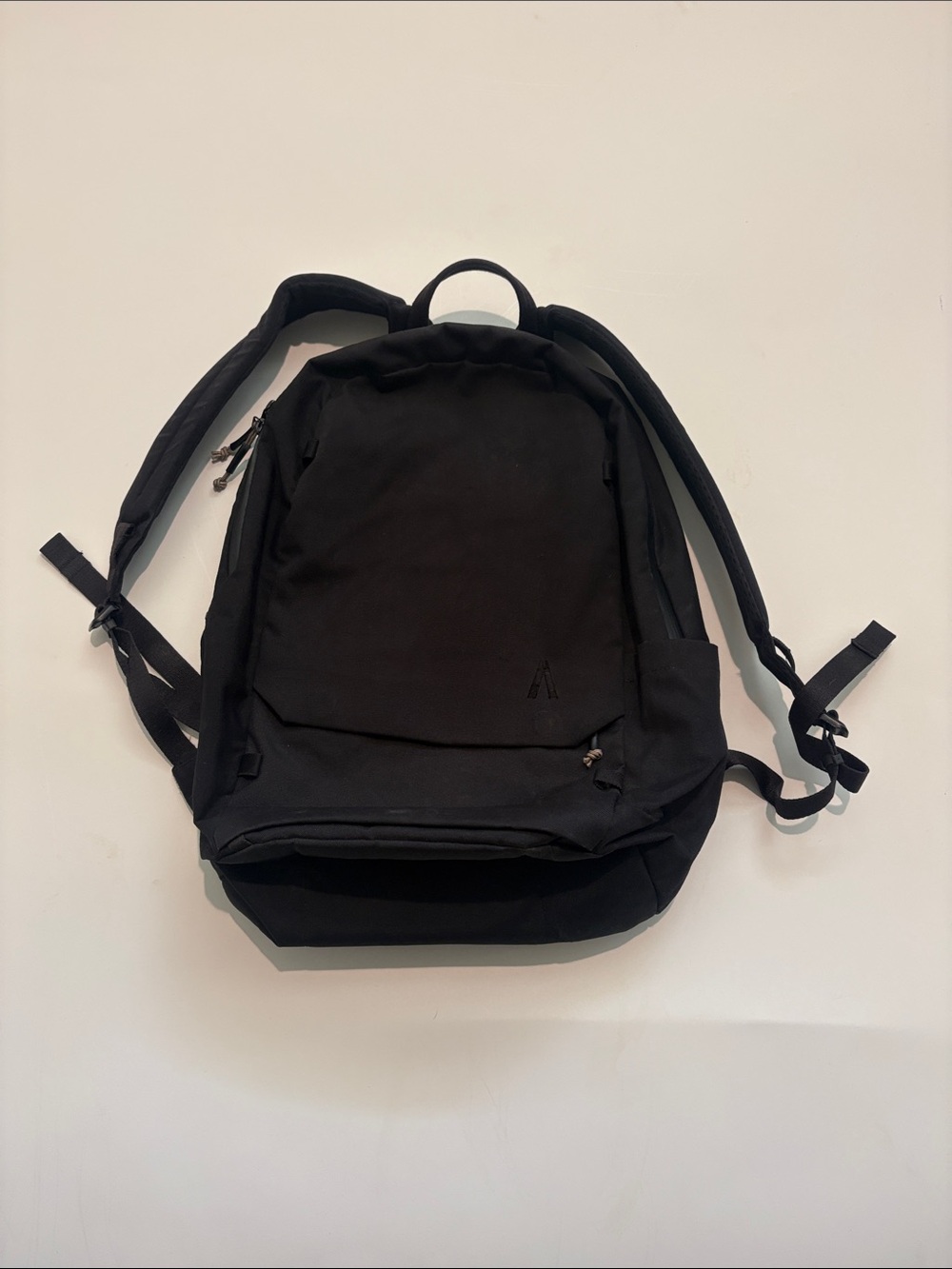 Minimal Black Supply Rennen Backpack with Padded Comfort